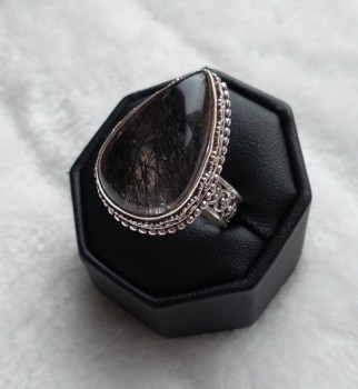 Zilveren ring met Toermalijnkwarts in bewerkte setting 19 mm